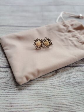 5/$20🌟Vintage Floral Filigree Twist-back Earrings